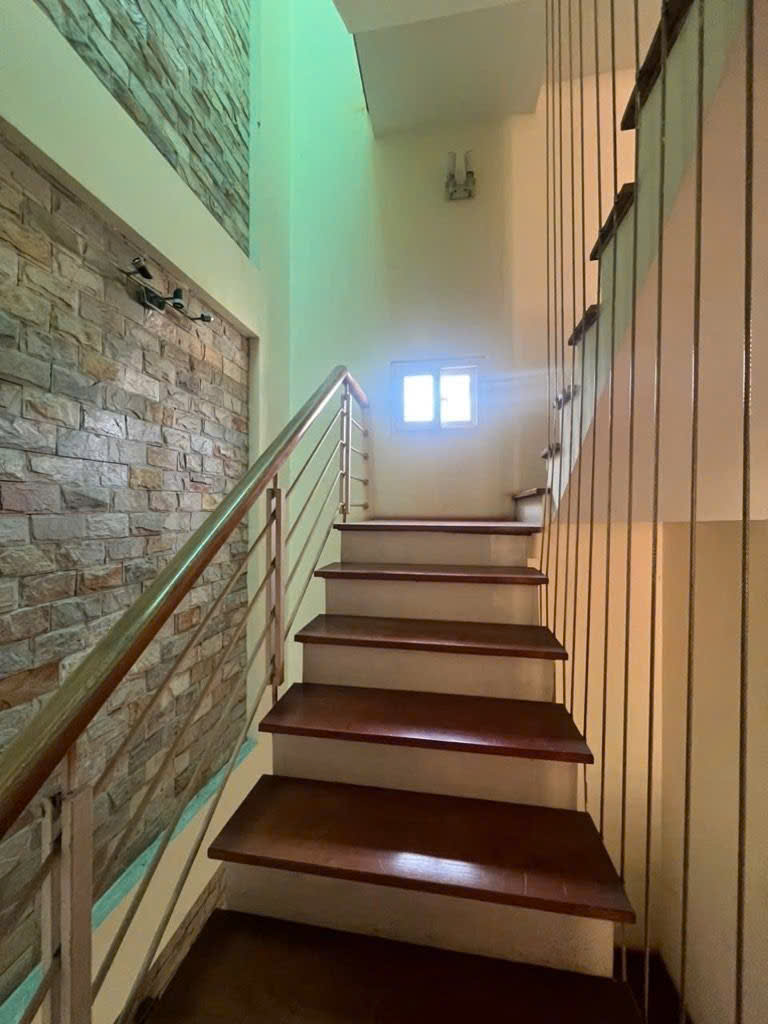 Bán nhà 5 tầng đủ công năng - Phố Lạc Long Quân 9.89 tỷ